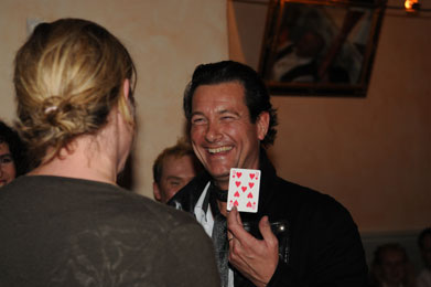 Roland Mayer verzaubert Sie beim Magic Dinner